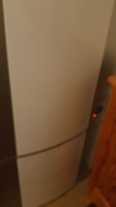 En guide för att själv byta anoden på en Metro varmvattenberedare 300L från 2002. Videon visar steg-för-steg hur du går tillväga för att effektivt genomföra bytet hemma.