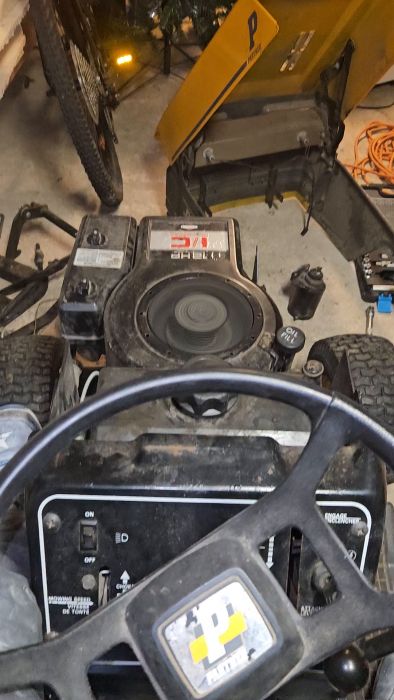 Den nya startmotorn fungerar perfekt och gräsklipparen startar utan bekymmer. Se videon för att se installationen och hör motorn starta utan problem.