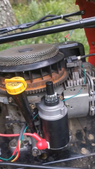 Upptäck vad som händer med min MTD 125/96 när startmotorn slirar och svänghjulet inte rör sig som det ska. Utforska möjliga orsaker till problemet och se vad som kan göras för att få igång motorn igen.