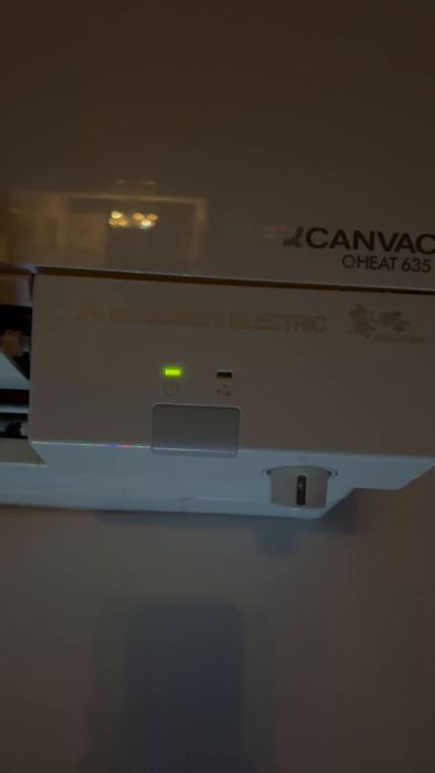 Utedelen av min Canvac 635 startar inte. Fläkten på innedelen fungerar kort och slutar sen, medan on/off-knappen blinkar konstant. Förra året löstes det efter flera försök. Behöver råd för att få igång den igen.