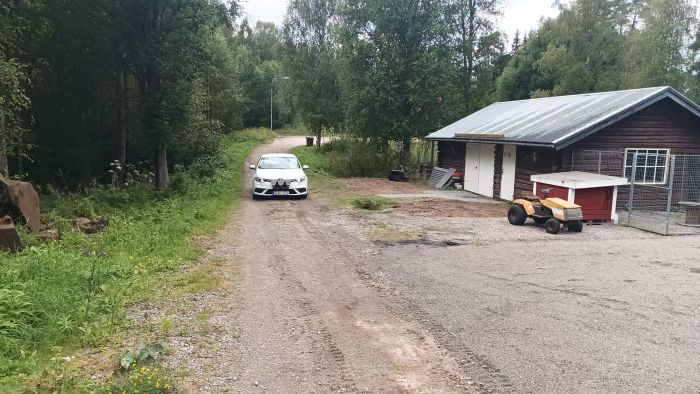 Det första tältet är nu klart, installation av belysning återstår. Planen är att koppla 400V el till en byggcentral i tältet och sedan använda skarvsladdar för nästa tält. Tältet ska även ha uttag för motorvärmare och lysrör i LED kopplas via jordat Schuko.