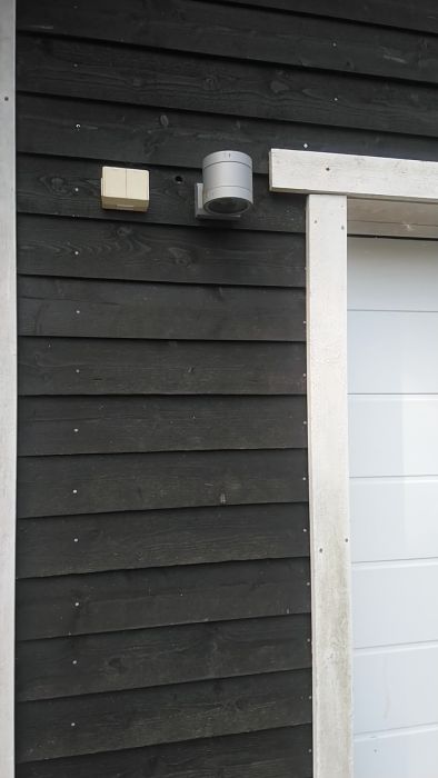 Se denna korta film som visar detaljerna i byggplanen, inklusive teknik och design för ett aktuellt projekt. Perfekt för den som planerar att bygga eller renovera och behöver inspiration och insikt i moderna bygglösningar.