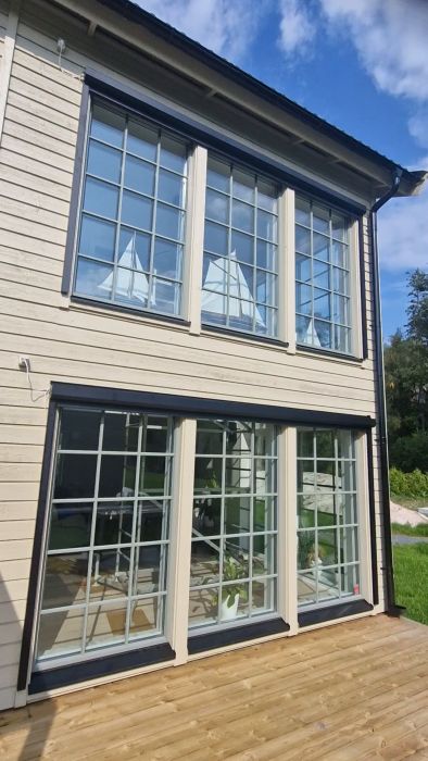 Upptäck hur jag installerade automatiserade markiser med glasfiberväv, styrda via Google Home. Diskuterar val av genomskinlighet och planerar framtida sol- och vindstyrning för A-OK motorer. Perfekt för smart hem-integration.