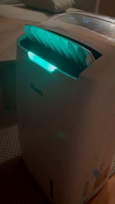 Upptäck ett oregelbundet skrapande ljud från min nya Wood’s AD20 hybrid avfuktare och luftrenare. Filmen visar ljudet när kompressorn går. Jag söker råd från er experter om detta ljud är normalt eller ett problem.