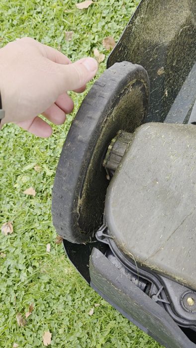 En video som visar hur en hjulmotor låter. Perfekt för den som vill förstå mer om hur dessa motorer fungerar, även om du har begränsad kunskap om dem.