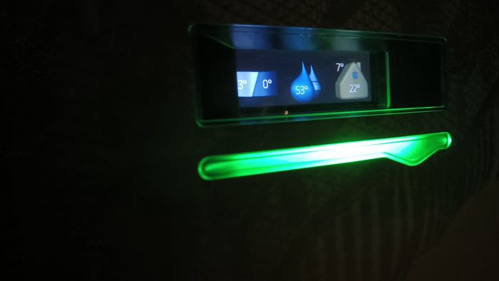 Lyssna på ljudnivån hos en 5 år gammal Nibe F1255 värmepump. Videon visar hur tyst den går även när man står nära pumpen under drift.