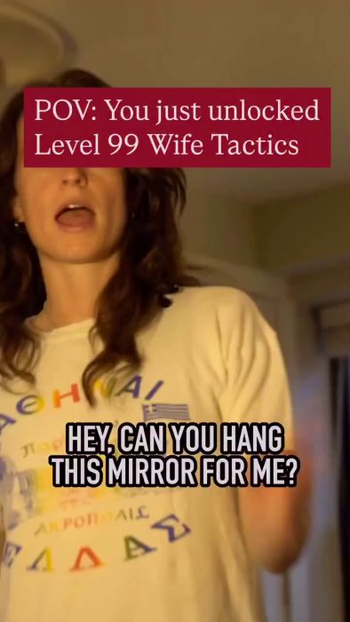 Utforska humoristiska och effektiva taktiker för kommunikation och samarbete i relationer. Videon visar hur man kan använda kreativa strategier för att förbättra interaktionen med sin partner på ett lättsamt sätt.