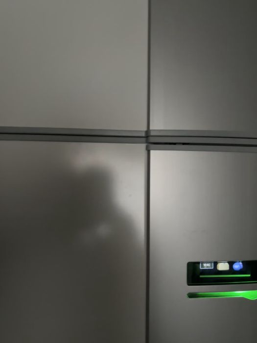 Kolla in videon där pumpen Nibe F370 ger ifrån sig ett märkligt ljud vid fläkten. Ljudet försvinner när vattnet töms ur toppen av enheten. Vad kan orsaka detta, och ska det vara vatten där? Läs mer och delta i diskussionen för att dela dina tankar.