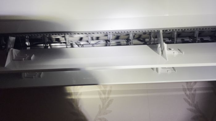 Videon visar en inspektion av en trumma där det verkar finnas oroliga tecken på mitten. Författaren planerar att kontakta firman som sålt och installerat produkten för att få ytterligare hjälp.