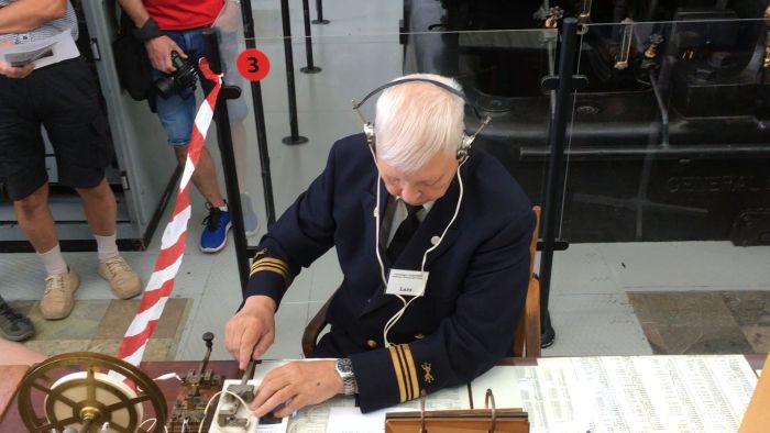 Film från Alexanderssondagen vid Grimeton den 1 juli 2018, där man använder VLF frekvens 17,2 kHz och 200 kW sändarstyrka för att kommunicera med omvärlden. Upplev en tidsresa genom teknikhistorien.