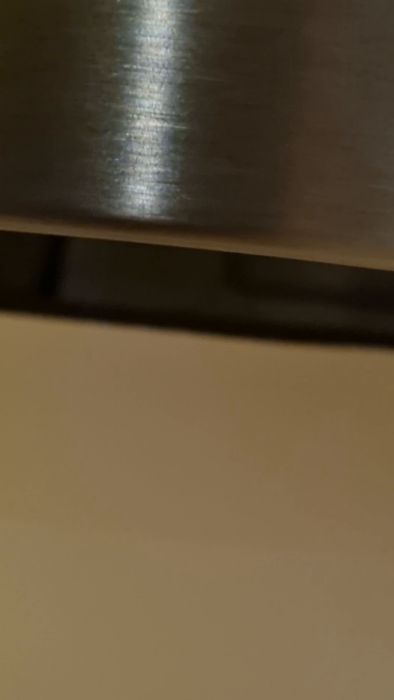 Utforska det märkliga ljudet från skåpet i detta klipp. Diskutera om det behövs rengöring eller komponentbyte. Har någon upplevt liknande problem? Dela dina erfarenheter och få råd.