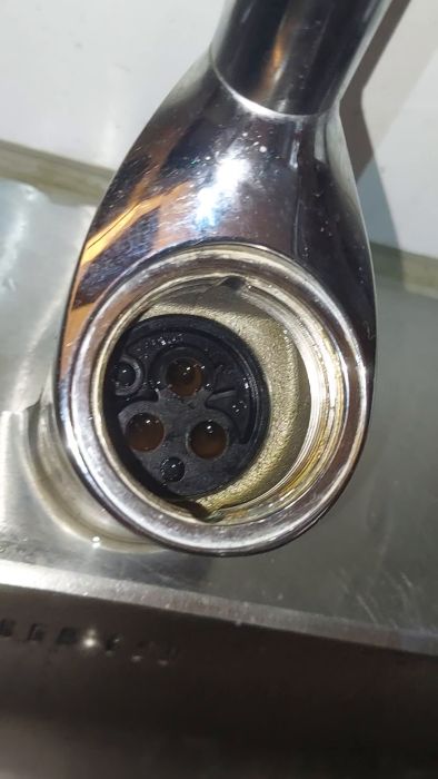 En video som visar en närbild av rördelar, där användaren är osäker på vad som kan ha gått fel. Diskussion kring möjliga orsaker till problemet och hjälp från andra besökare efterfrågas i forumet.