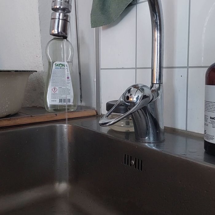 Se hur jag byter en insats, men problemet med läckage kvarstår. Jag söker tips och expertis för att lösa detta irriterande problem. Dela gärna din erfarenhet eller lösning!