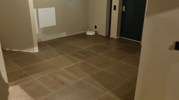 Upptäck hur jag automatiserat min Roborock S5 med Valetudo-firmware genom Home Assistant. Nu startar dammsugaren genom ett trippelklick på en återfjädrande ljusbrytare, vilket ger smidig rengöring av varje rum.