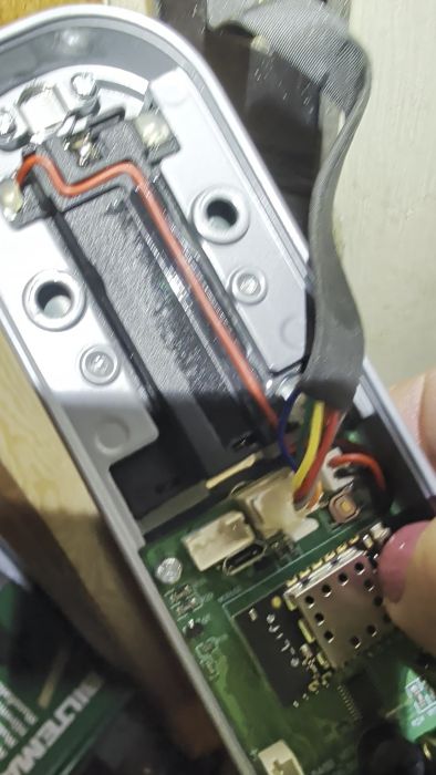 Utforska hur man återställer en Zigbee-modul för att använda den med Z2M efter en tidigare installation på Nimly-hubb. Få tips och lösningar för att lösa anslutningsproblem när modulen inte hittas av controllern.