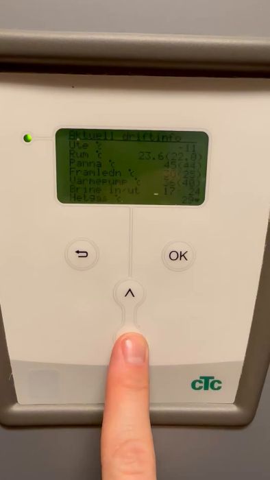 Upptäck varför eltillskottet är 1,5kW när kompressorn är avstängd. Diskutera möjliga orsaker och få insikt i ditt värmesystems beteende när börsvärdena är under ärvärdena.