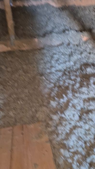 Utforska möjligheterna att bygga ett sovloft på vinden. Se hur en trappa kan installeras och hur takreglar eventuellt kan justeras för att skapa mer boyta utan att nödvändigtvis behöva bygglov.