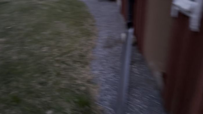 Se videon för att höra det ojämna motorljudet på en Toro 268 Hydro. Trots byte av bränslefilter, luftfilter och tändstift kvarstår problemet. Finns det några expertråd för att åtgärda motorgången?